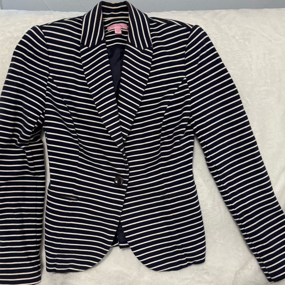 Navy and white striped Lilly Pulitzer blazer #preppy